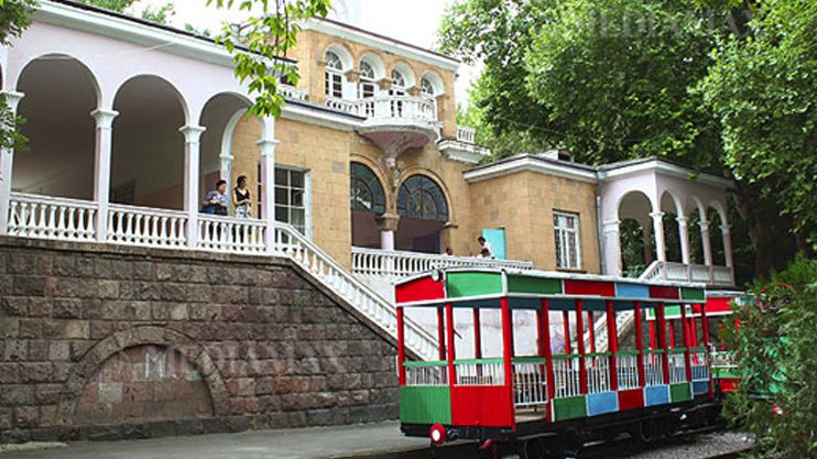 🎡 On the International Day for the Protection of Children, let’s revisit one of Yerevan’s most nostalgic landmarks: the Children’s Railway🚂
Tucked in the Hrazdan Gorge, this hidden gem has created lasting memories for generations, with it’s magical rides and timeless charm✨