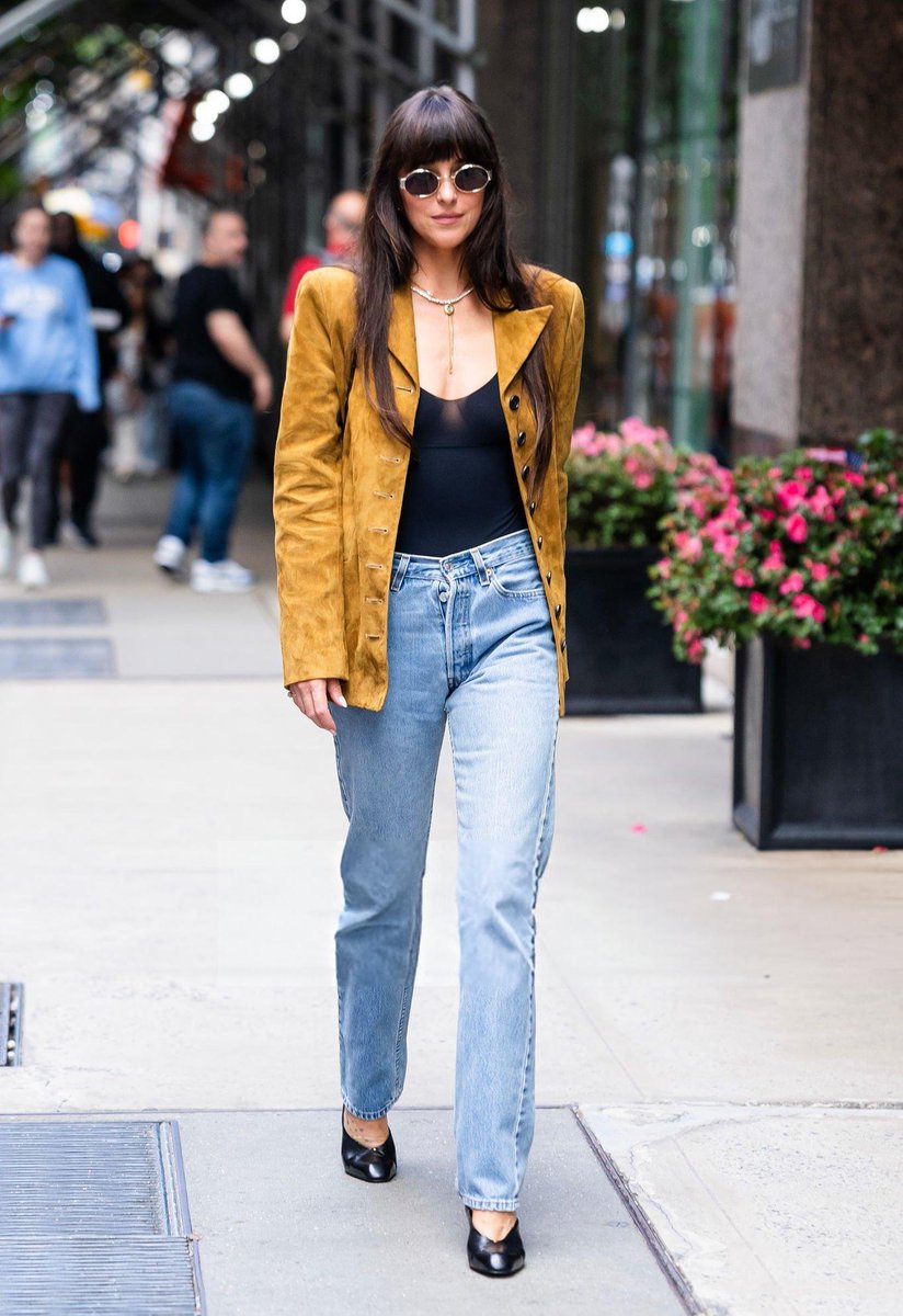 Gorgeous Street Girl 
Dakota Johnson 
#DakotaJohnson