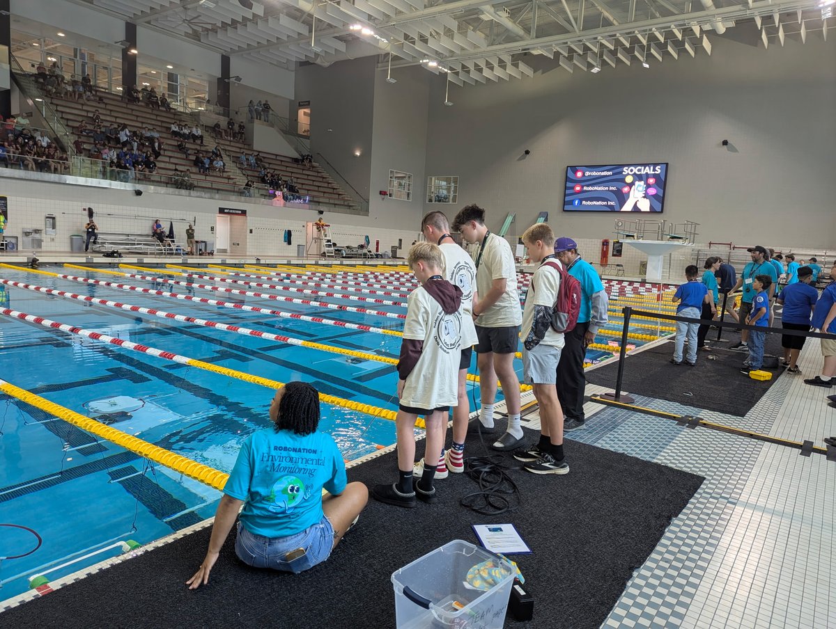 Clinton STEM tweet media