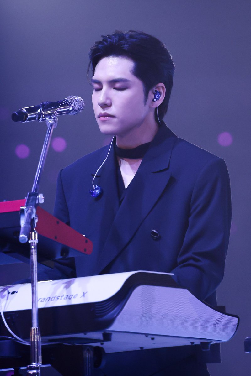 hiiiday6's tweet photo. 체조에 갔더니 👼가 남자가 된 것에 대하여
#원필 #wonpi #데이식스 https://t.co/2P2n7sKSdB