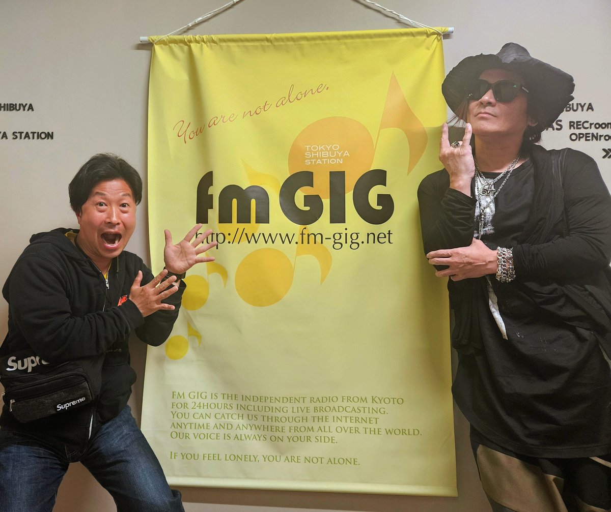 the_s_degree's tweet photo. 【橋都章人 ラジオ出演情報】fm GIG「SHOCK WAVE ARTIST FILE」

明日21:30〜放送‼️
インターネットラジオ局 fm GIGで放送されているラジオ番組「SHOCK WAVE ARTISTS FILE」に、橋都章人が出演いたします。

2nd EP『��樹銀花』の楽曲もOAされます🎧️
ぜひお聴きください。

ーーーーーーーーーーーーー
【番組概要】
fm GIG Bチャンネル「SHOCK WAVE ARTIST FILE」
パーソナリティ：天野健史

＜橋都章人出演回 放送日時＞
6/2(月) 21:30〜22:00　
6/9(月) 21:30〜22:00

＜ラジオ放送を聴く方法＞
https://t.co/dWnPb2kAV2
放送日時になりましたら、fm GIGのサイトより「Bチャンネル」を再生してお聴きください。

※インターネットラジオなので、世界中どこからでもアクセスして聴くことが出来ます。
※聴取は無料ですが、番組を聴く際にはデータ通信を行いますので、
モバイル回線をご利用の場合、データ通信料（パケット通信料）が発生することがあります。

#tsd
#thesuperlativedegree
#the_s_degree
#fmGIG 
#SHOCKWAVEARTISTFILE