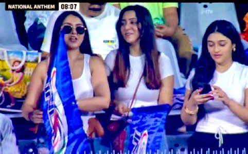 SindhuK66662473's tweet image. CLASH OF TITANS TONIGHT ⚔️
#RCBvsCSK | #Eliminator2025

💛 CSK — Kings of Comebacks
❤️ RCB — Hungry for Glory

History backs CSK.
Momentum backs Bangalore.

📍Eden Gardens
🎯 One survives. One goes home.
Who’s got your roar? 🗣🔥