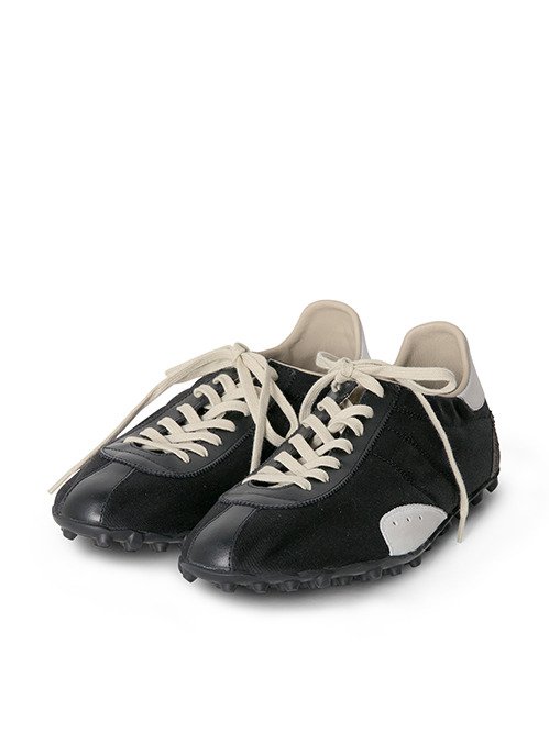 Matty in New York 31/05/25 wearing:
- Agi's Counter cap
- Vintage Blondie sweatshirt
- Margiela "Sprinters" low top sneakers (£827)