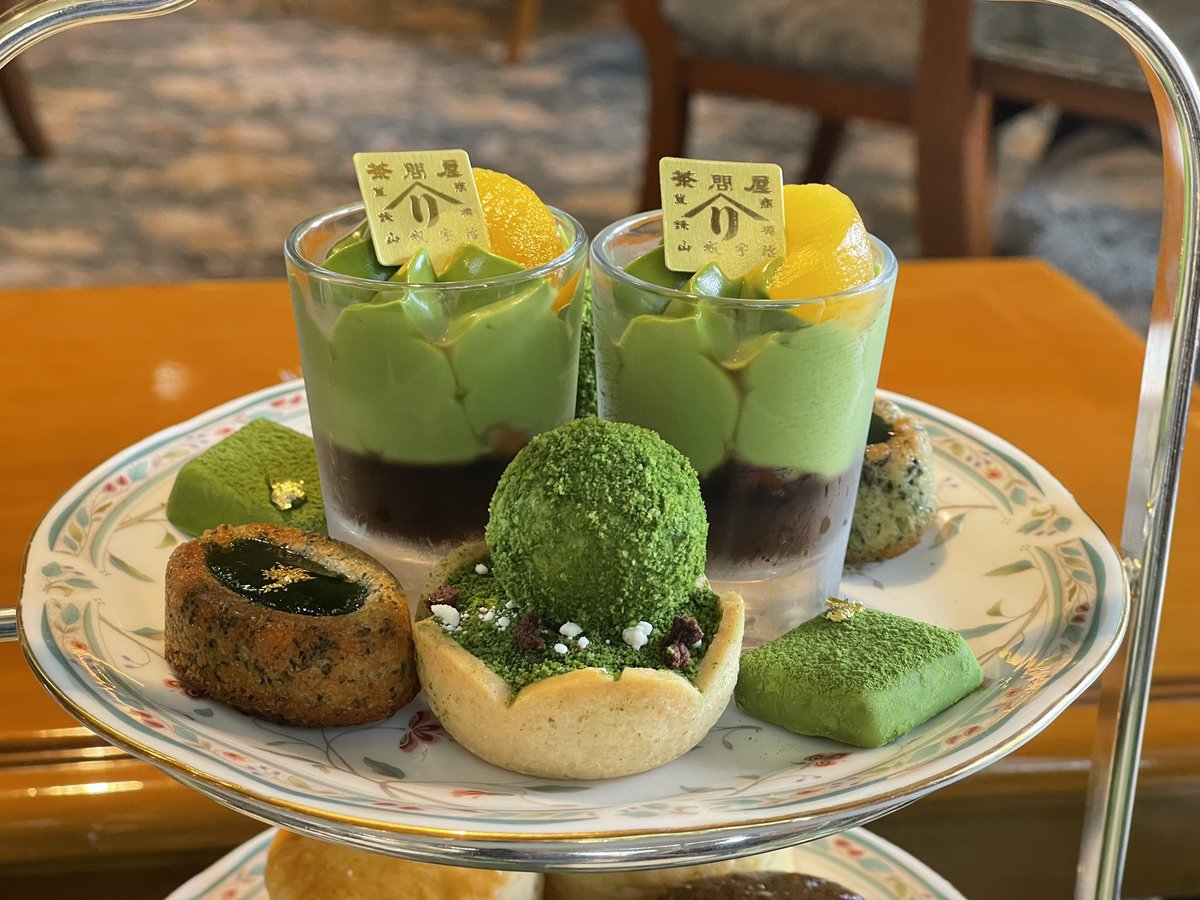 metchamatcha1's tweet photo. ホテル椿山荘東京のLe Jardinで
宇治茶アフタヌーンティーwith辻利兵衛本店！🌱
玉露が実はブレンドで、
玉露の味と違って苦めで残念だったけど、
色々抹茶濃いめで美味しかった！
お茶は早めに頼んだ方が良いかも！
Clotted creamおかわり可能！
#抹茶大好き #抹茶ヌン茶 #抹茶スイーツ #抹茶 #matcha https://t.co/niKSQzIPZB