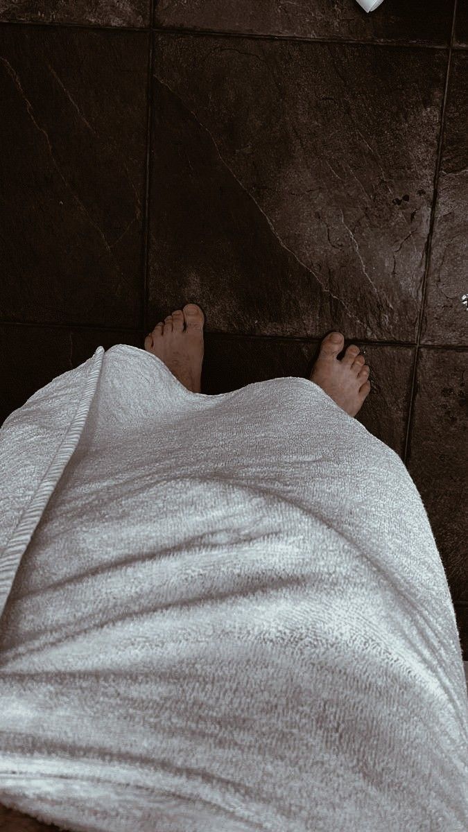 đủ bản lĩnh thì lột khăn tắm của em xuống đi anh