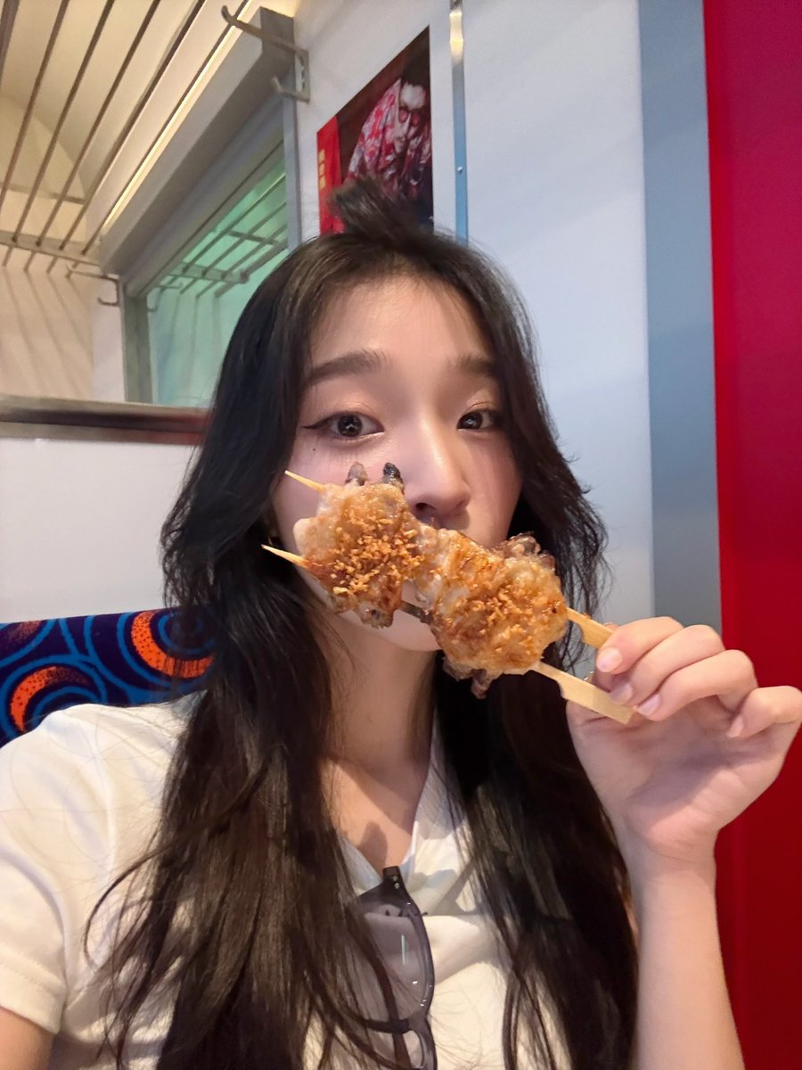 ayaorapan's tweet photo. Me and Yakitori 🍗🍢🍣🍅🥗
อย่าลืมหาอะไรอร่อยๆทานกันนะคะ 
Happy Pride Month today ka🌈🤍#ayaorapan https://t.co/ldLctqsjUO
