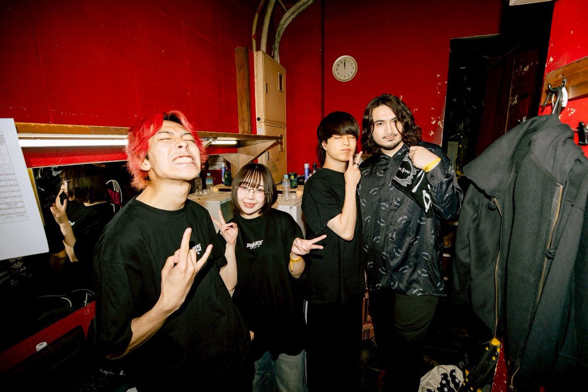 VSC_official's tweet image. 【🛩️明日はこちら🛩️】

⚫︎6/2(月) 府中Flight
府中Flight pre「do not change」

w/
POETASTER
MOCKEN
バイリンジボーイ

⏰OPEN 18:00 / START 18:30
🎫前売¥3,000 (+1D)

取り置きはこちら🔻
ws.formzu.net/sfgen/S2239678…