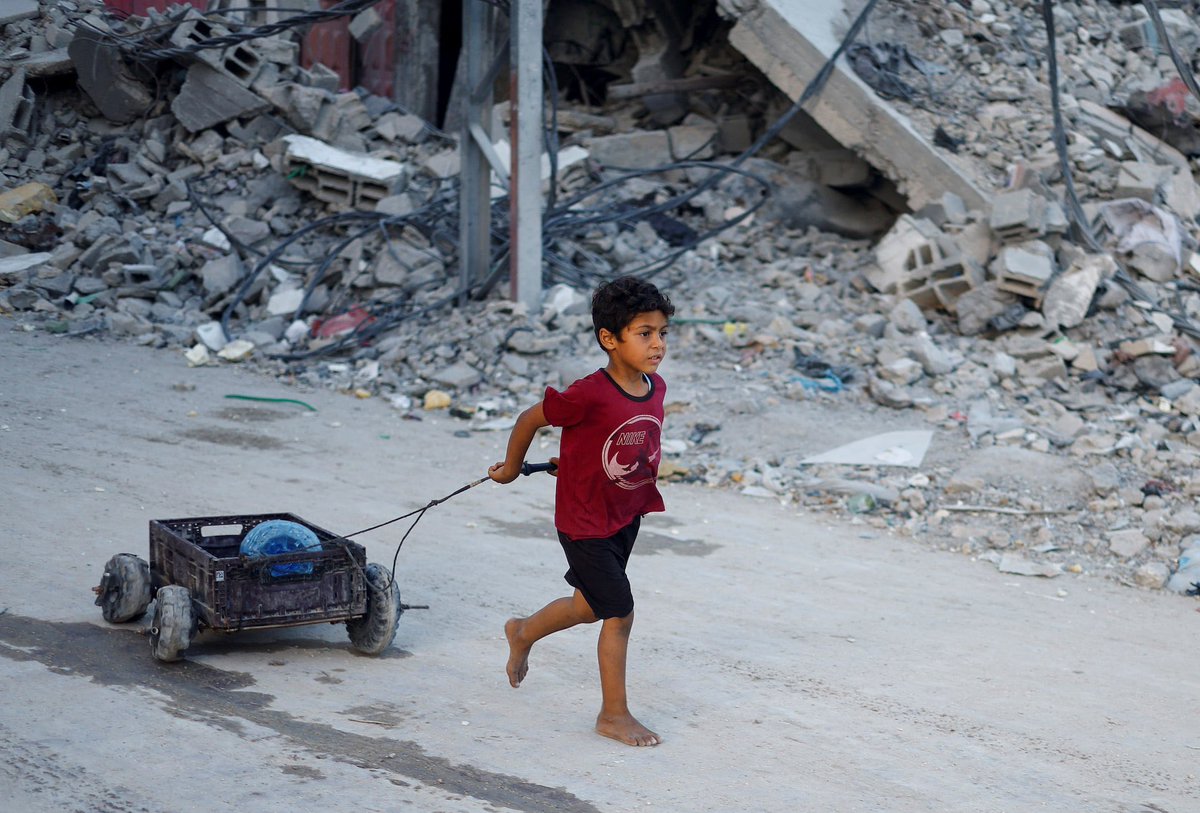 ajjoevogla's tweet photo. You cannot honor children by ignoring the ones being bombed.
Your silence is loud.
Their pain is louder. https://t.co/1THR1aah3c