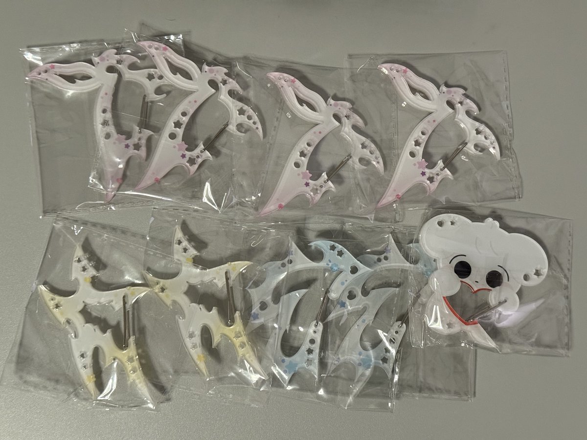 ayreneu's tweet image. มีแบบพร้อมส่งหมดเลยค่ะ 🥺🤍
👉🏻 hipper เกาะมือถือ/คอม ❕
- พี่น่า 4 ชิ้น
- น้องหนาว 16 ช้ิน
(ใครสนใจ mention/dm ได้เลยคั้บบ)
👉🏻 Carabiner (ทุกลาย) ❕
🔗 docs.google.com/forms/d/e/1FAI…
#ตลาดนัดเอสป้า #ตลาดนัดaespa