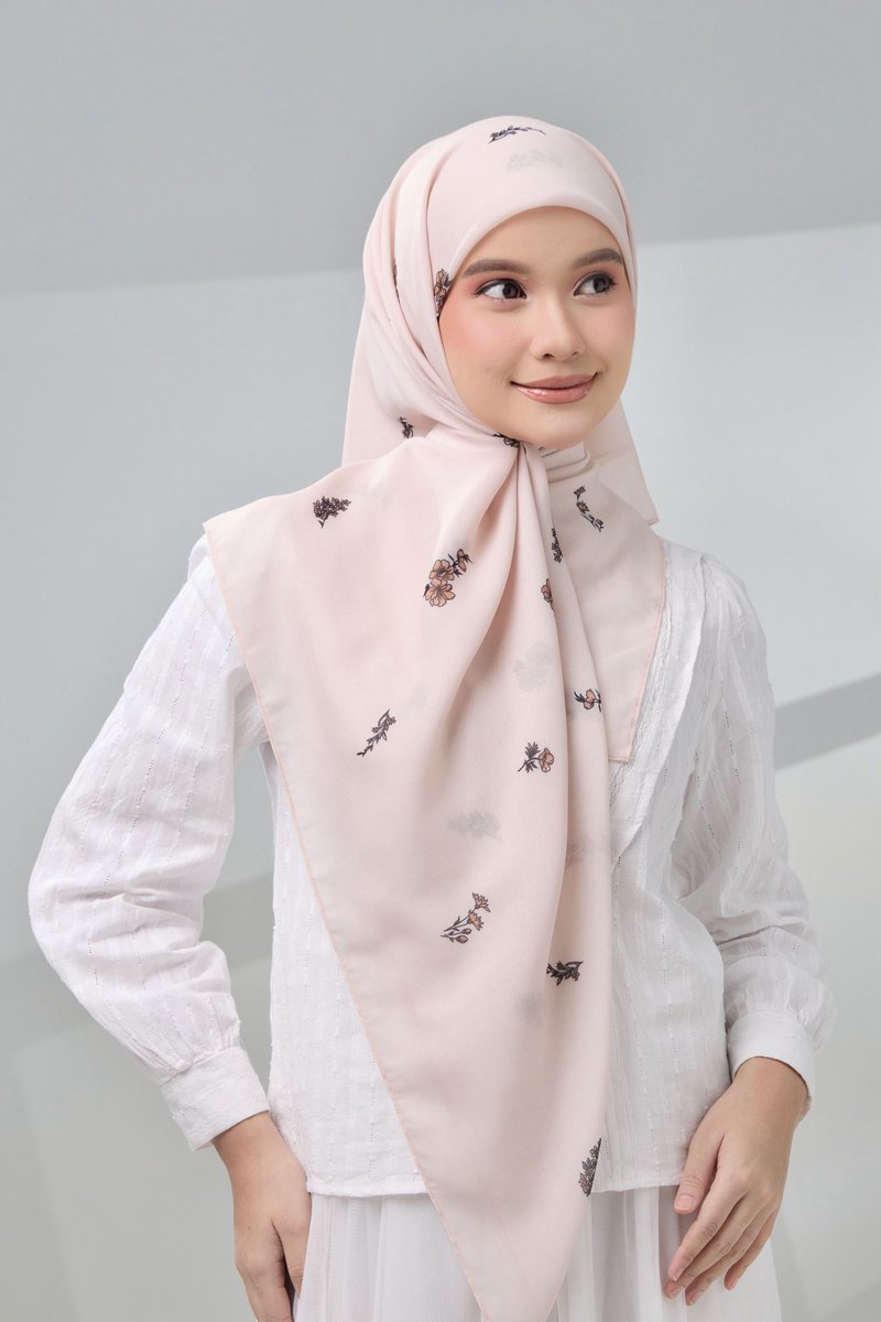 Misriscarves HQ (@misriscarves) on Twitter photo Misriangels yang dah received Gleam Garden Series jangan lupa selfie and tag <a href="/misriscarves/">Misriscarves HQ</a> 🫣💓 Misriangels yang dah received Gleam Garden Series jangan lupa selfie and tag <a href="/misriscarves/">Misriscarves HQ</a> 🫣💓