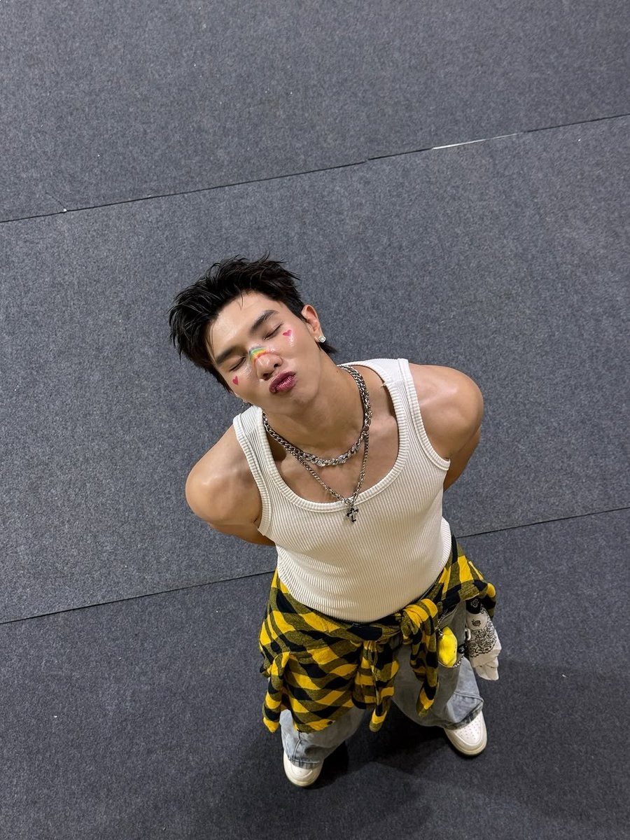 longshilee's tweet image. 𝐈𝐆:_𝐋𝐨𝐧𝐠𝐥𝐞𝐞𝟕📷𝐔𝐩𝐝𝐚𝐭𝐞
01-6-2025
Happy pride month 🏳️‍🌈🫶🏻

#pridemonth
#prideforall
#longlee #longshilee #หล่งลี