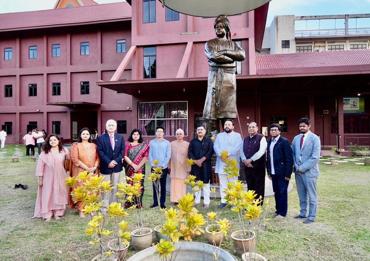 SanjayJhaBihar's tweet image. 📍Day 11 | Kuala Lumpur, Malaysia 🇮🇳🤝🇲🇾

Our All-Party Parliamentary Delegation visited the Ramakrishna Mission in Kuala Lumpur — a respected institution affiliated with the Ramakrishna Math in India, devoted to service, spiritual upliftment, and cultural harmony. The Mission…