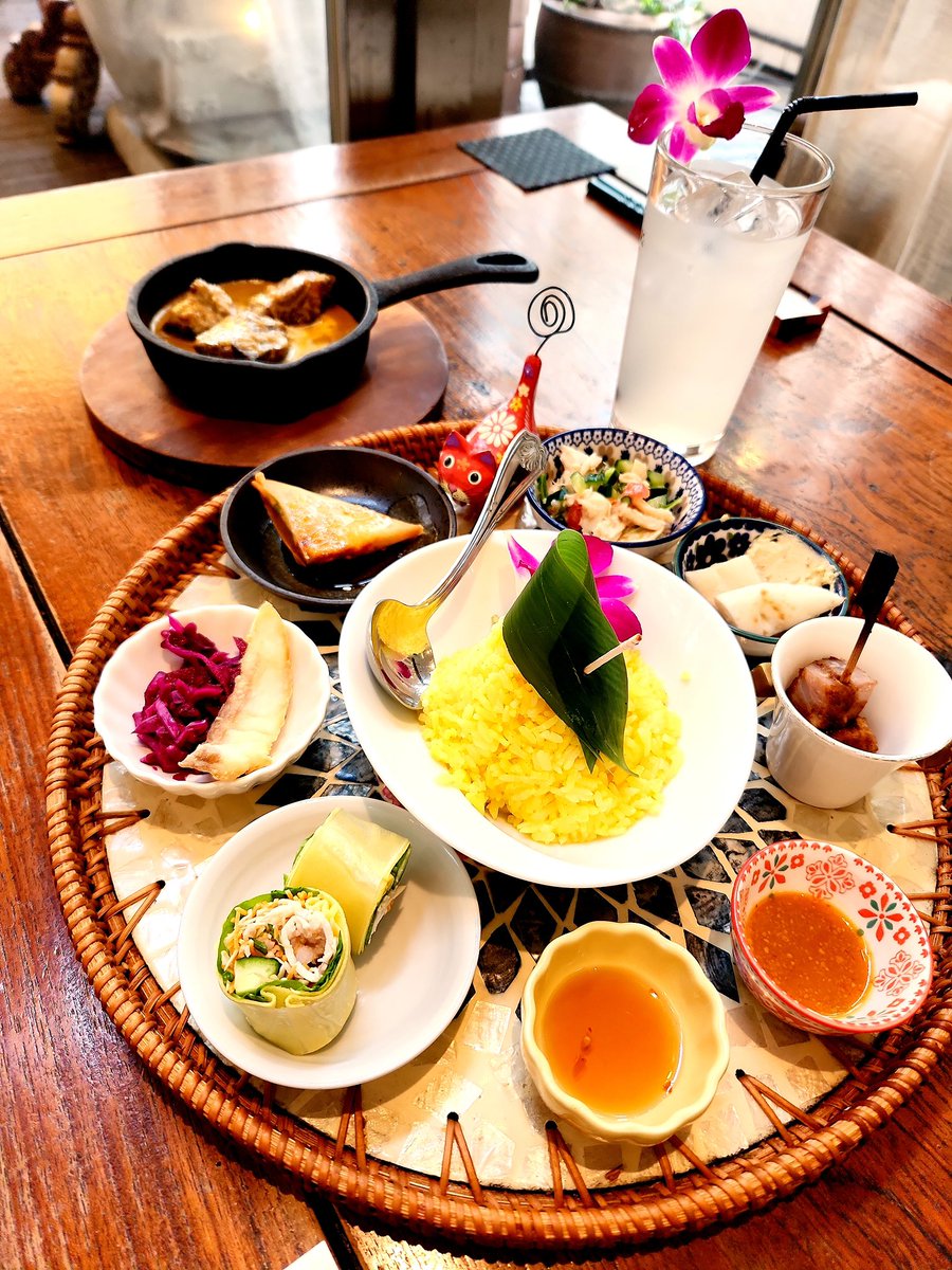 OchanPoy's tweet photo. しばらく忙しくてX全然投稿できてなかったから纏めて投稿💦

仕事が昼までの日に寄った、グランフロントにあるバリラックスさん 

バリ料理って初めてだったけどとても美味しいエスニックだった😋

次はテラス席に行きたいなー

 #グランフロント #バリラックス #梅田ランチ https://t.co/8EqwDtQg0C
