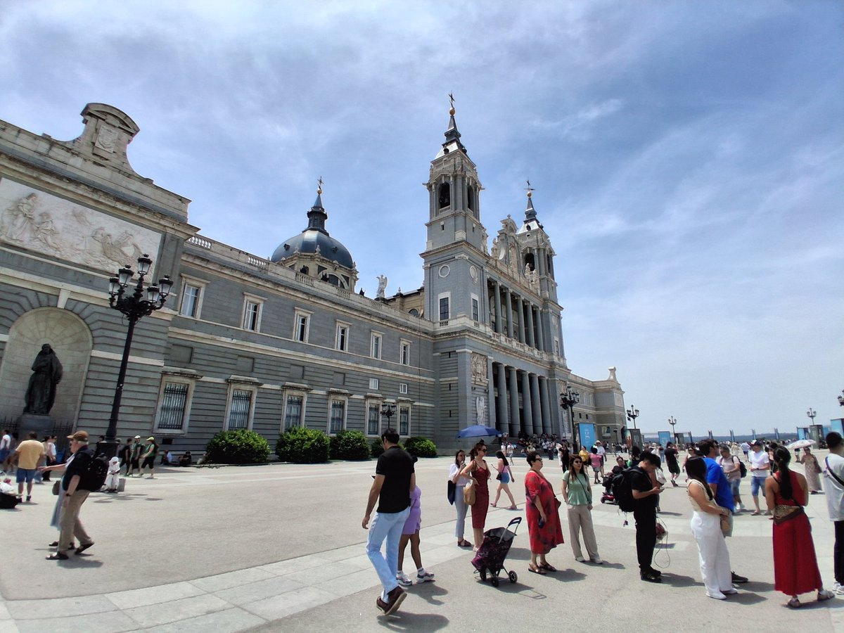 iOttGroup's tweet image. Very nice stopover in Madrid on the way to @BioCiudadReal25 ! Looking forward to a great conference!