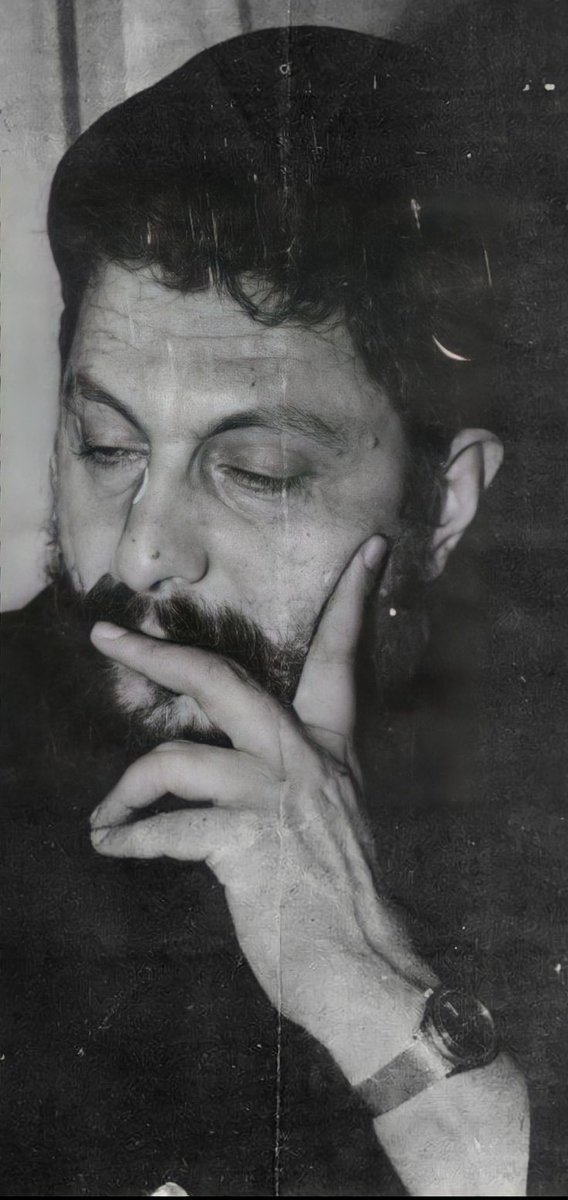 يا سَيِّداً 
زُرِعَت حُروفُ نِضالِكَ 
في ضَمائرِ الشُعوب
وَغَدَوتَ مِثالاً يُحتَذى 
بالشُموخِ والتَضحِيَةِ وَالعَطاء
ستَبقى في مَيادينِ النِضالِ
القائدَ 
وَالقِدوَةَ لِلشُعوبِ 
ولِلأجيالِ الثائرةِ 
يا سَيِّد الميدان 
عاكتاف الزَمان..