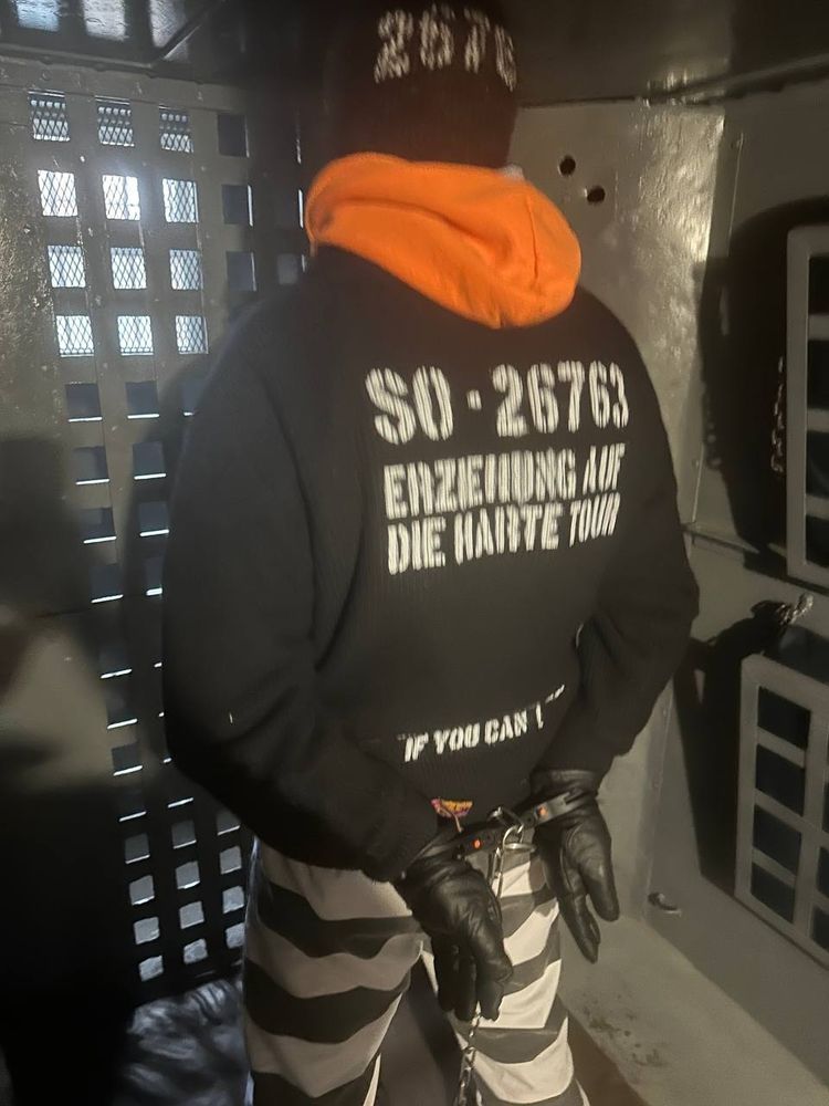 strafobjekt 26763 locked up with plastic handcuffs ...

(see also: bsky.app/profile/strafo… for more content like this)