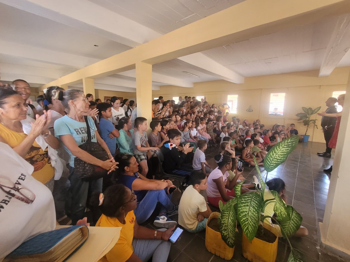 Culmina evento nacional Andares Callejeros, homenaje al aniv 39 de la Compañía D'#Morón Teatro #LatirAvileño Miles de espectadores han disfrutado de él. Apúntalo