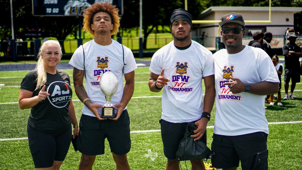 𝐑𝐨𝐧 𝐌𝐮𝐫𝐫𝐚𝐲 (@ronmurrayjr) on Twitter photo Thank you to <a href="/ajcustomsports/">AJ Custom Sports</a> and Pro-Tech for sponsorship‼️
MVP Honors
O: Torrin Teague
D: Xavier Mayfield
#TXHSFB #DFW #SOC #TheMecca #SouthOakCliff Thank you to <a href="/ajcustomsports/">AJ Custom Sports</a> and Pro-Tech for sponsorship‼️
MVP Honors
O: Torrin Teague
D: Xavier Mayfield
#TXHSFB #DFW #SOC #TheMecca #SouthOakCliff