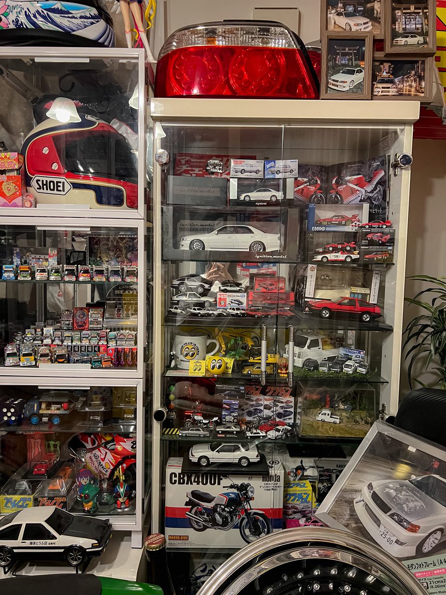 N_Ayucrew's tweet photo. 頂き物なんだけど値段高すぎてビビってる…しかも新品箱付きだし…
大切に保管しよう👮🏻 https://t.co/YzXZ4urSSw