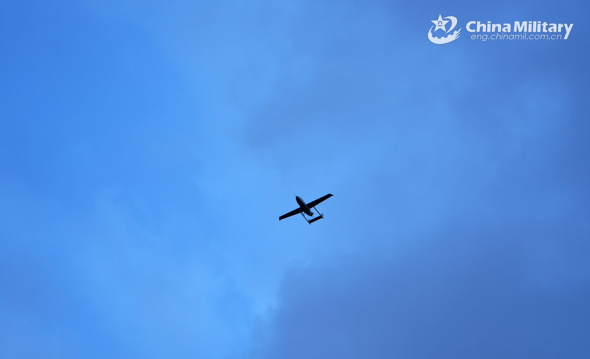 ChinaMilBugle's tweet photo. Drone Launch: #Photos show Unmanned Aerial Vehicles (#UAVs) attached to a brigade under Chinese #PLA 81st #GroupArmy participating in UAV reconnaissance training. #Chinamilitary https://t.co/clpdfMqD0A