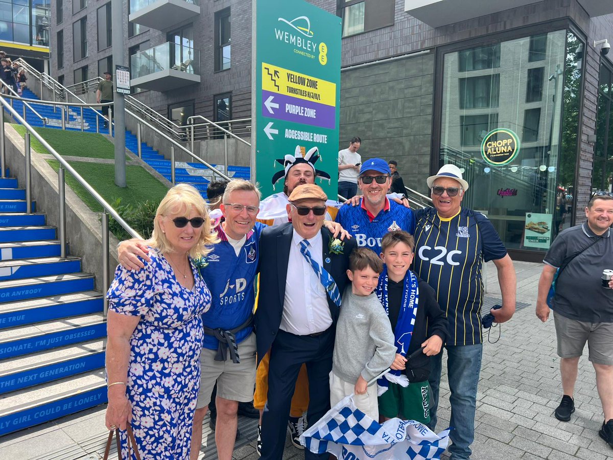 dodgyroger's tweet photo. @OfficialOAFC https://t.co/z9eZNBNzgC
