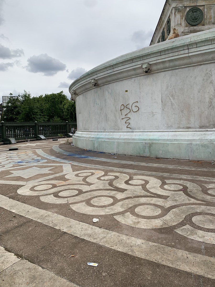 Association des usagers de DansMaRue (@audmr) on Twitter photo Même chose pour la Colonne de Juillet, place de la Bastille. C’est révoltant !!
Cc <a href="/ArielWeilT/">Ariel Weil</a> <a href="/MinistereCC/">Ministère de la Culture 🇫🇷</a> <a href="/parquetdeParis/">Parquet de Paris</a> Même chose pour la Colonne de Juillet, place de la Bastille. C’est révoltant !!
Cc <a href="/ArielWeilT/">Ariel Weil</a> <a href="/MinistereCC/">Ministère de la Culture 🇫🇷</a> <a href="/parquetdeParis/">Parquet de Paris</a>