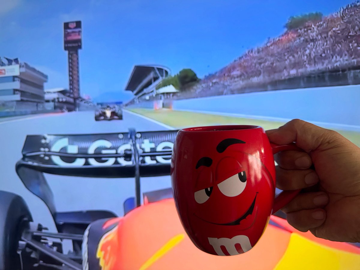 mmora01's tweet photo. Buenos días mundo #F1Time #SpanishGP #aDarle #CaféNecesario #CoffeeTime #mugshot https://t.co/0Ms9n2rSp5