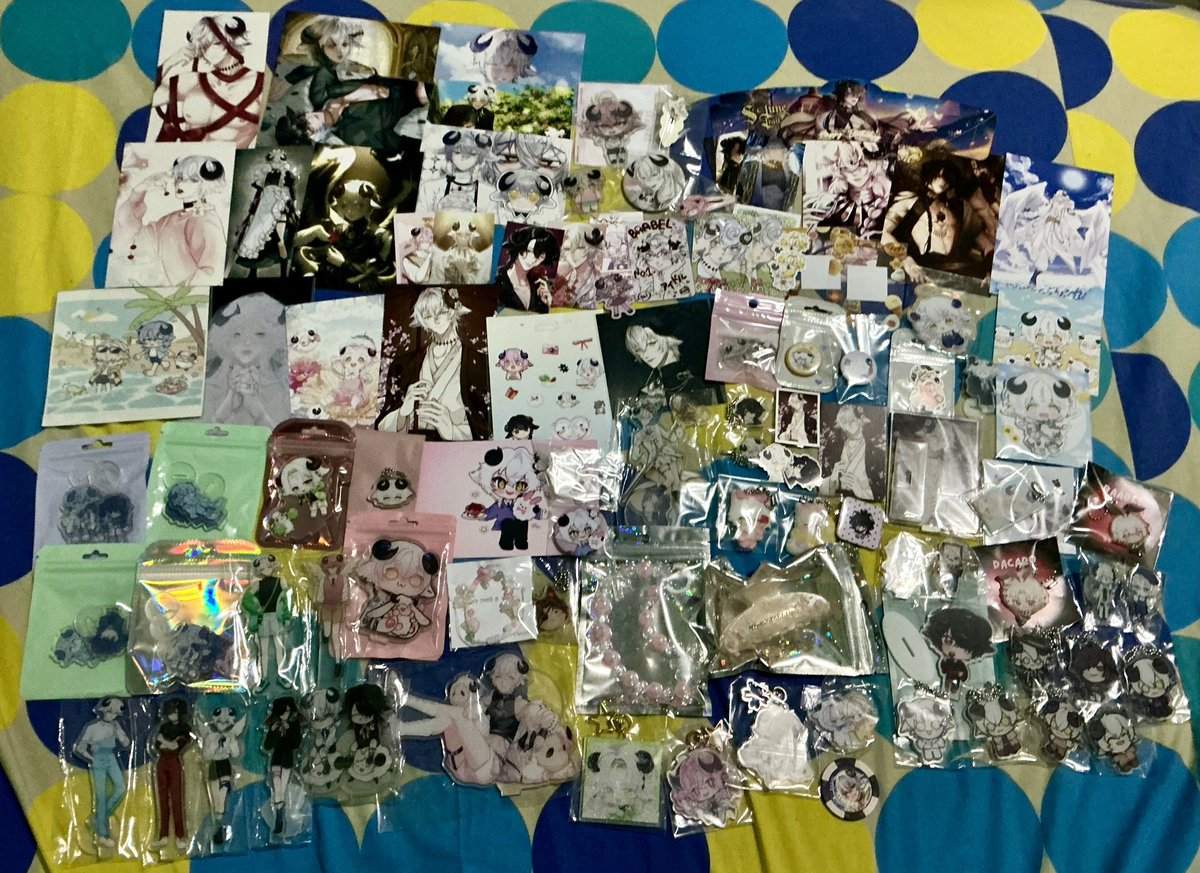 กลับถึงบ้านแล้วเลยมาเก็บตกกอวที่อยู่ในซองที่ได้รับจากบาแบ๊ะเมื่อวันเสาร์ และกอวที่ได้รับมาจากโซลูนวันนี้ค่ะ ทุกคนแจกโหดเหมือนโกรธอะไรกัน มูนแบ๊ะจะรักษาน้องไว้ตลอดชีวิตกั๊บ😭✨