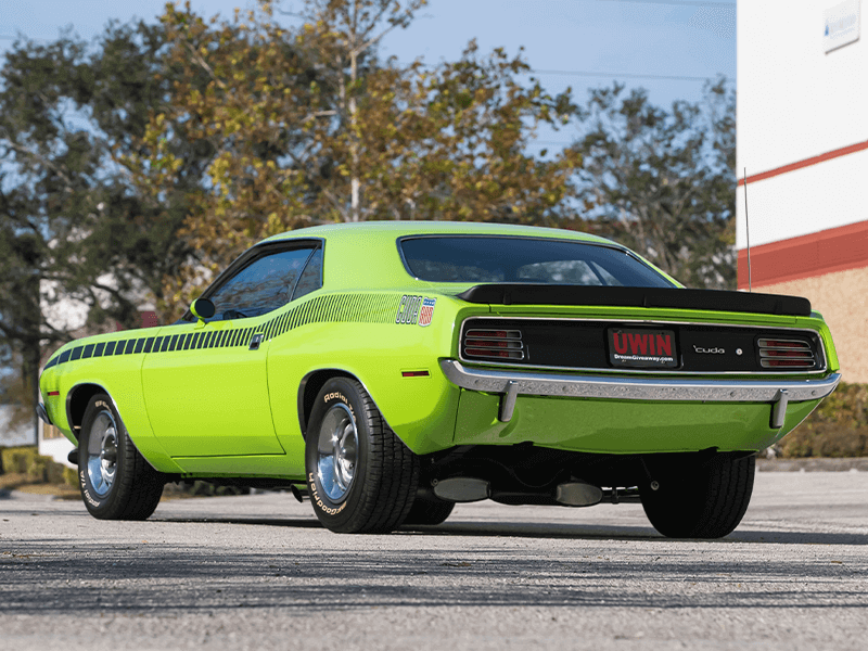 DreamGiveaway's tweet image. #SideviewSunday with the 1970 AAR Cuda- can't miss this color in the Dream Giveaway Garage! 🤩 See more of it at dreamgiveaway.com/dg/super-mopar #AARcuda #strobestripes #Supermopardreamgiveaway #musclecars