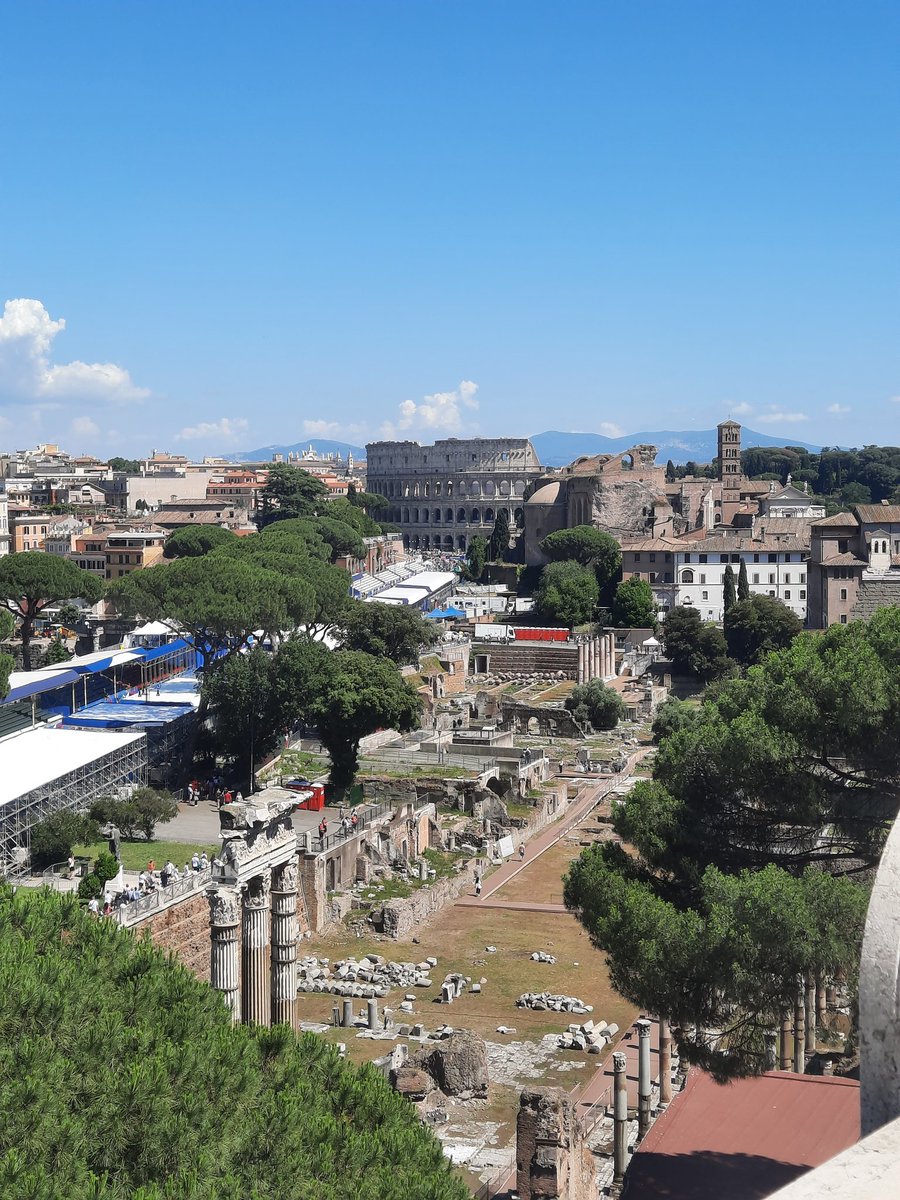 Roma aspetta l'arrivo del #GirodItalia 🚴‍♂️ 🇮🇹 !!!