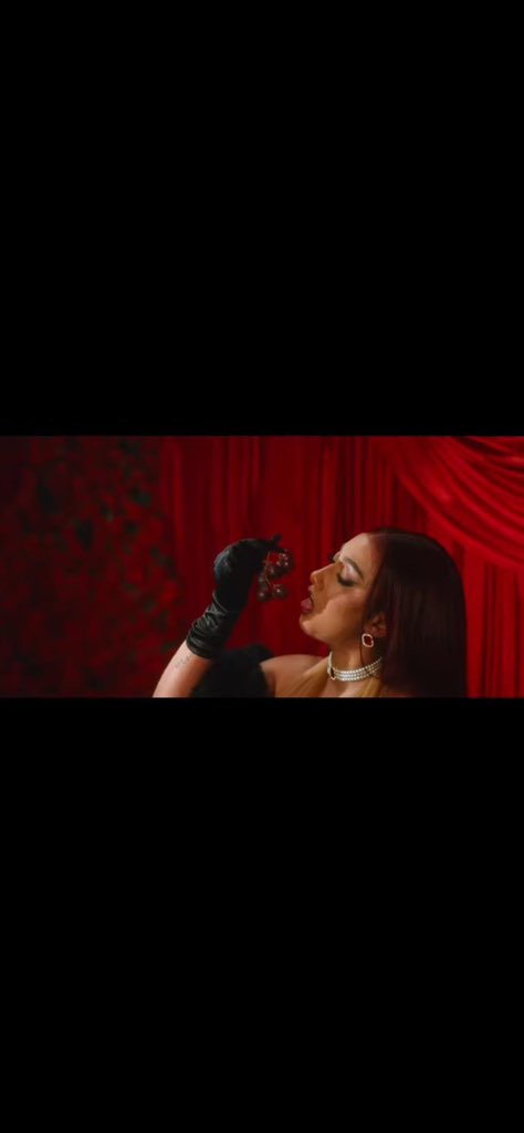 _juliusosei's tweet photo. One year later and still slaying the game! Mona's new single is fire! 🔥
#MonaIsBack
Link 🔗 https://t.co/aVuISSvYso https://t.co/W5L6Nauoks