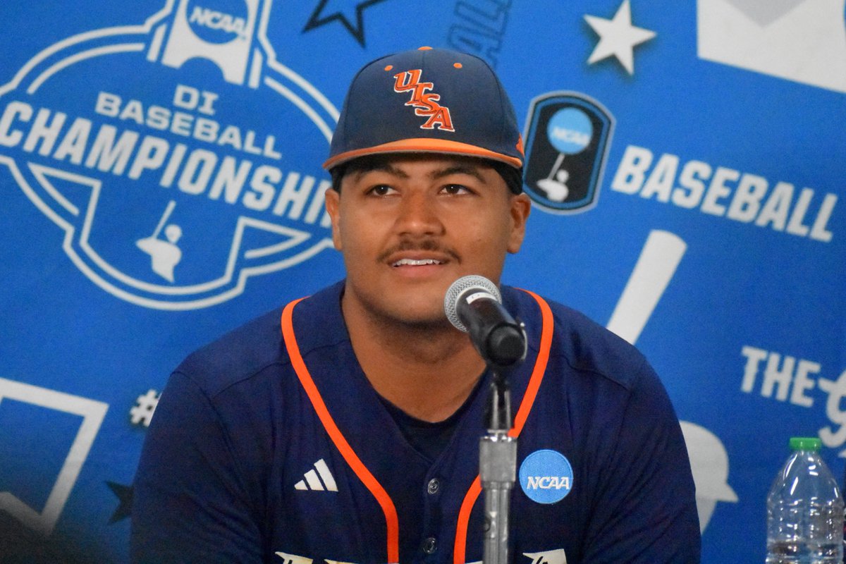 UTSA Pitcher Braylon Owens in THE most pressure-packed situation you could imagine vs Texas: 4 innings pitched, 1 hit, 7 strikeouts. 

DOMINANT.