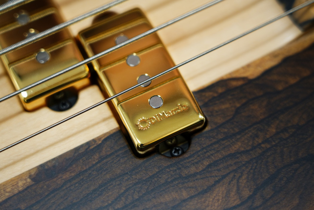 ties__store's tweet photo. Spector USA Custom Shop NS-2X Ziricote

当店オーダーの本家USAカスタム。

あなたのもとへ飛び立つ準備はできています。

https://t.co/7CujPbBI6C

#tiestore
#thunderbirdbass
#stuartspector
#spectorbass https://t.co/ihVCLWZlXu