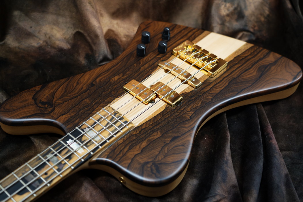 ties__store's tweet photo. Spector USA Custom Shop NS-2X Ziricote

当店オーダーの本家USAカスタム。

あなたのもとへ飛び立つ準備はできています。

https://t.co/7CujPbBI6C

#tiestore
#thunderbirdbass
#stuartspector
#spectorbass https://t.co/ihVCLWZlXu