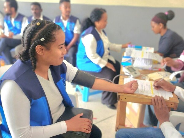 [韩国人李萬熙 和平故事│HWPL 新闻通讯(74)]
在埃塞俄比亚实践"爱与和平"的HWPL献血活动
vo.la/qdgouh

#HWPL #和平故事 #李萬熙_代表 #DPCW #和平教育 #manheelee #和平使者 #PEACE_HERO #和平 #和平万国会议 #地球村终止战争和平宣言 #献血 #公益活动