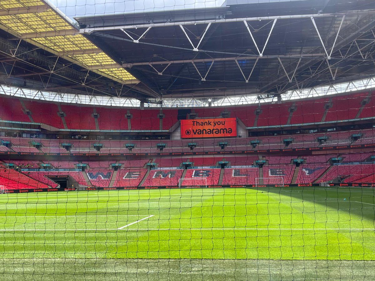 Sports___360's tweet photo. ⚽️In position @wembleystadium for today’s @TheVanaramaNL promotion final between @OfficialOAFC &amp; @SUFCRootsHall!🙌

Excited with what today brings and what is sure to be the biggest play-off final there has been in #NonLeague football!💪

#TheVanarama #EveryAngleCovered https://t.co/KLDLGCbVW5