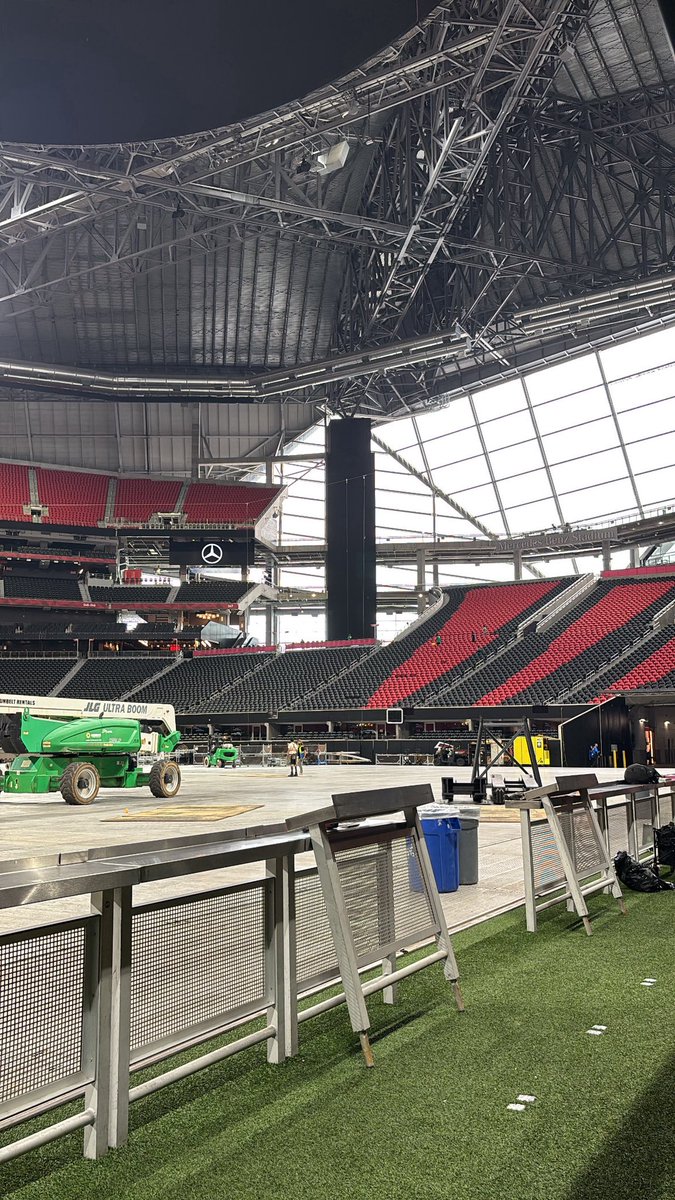 PeterLundstromm's tweet image. THE BENZ 🏟️