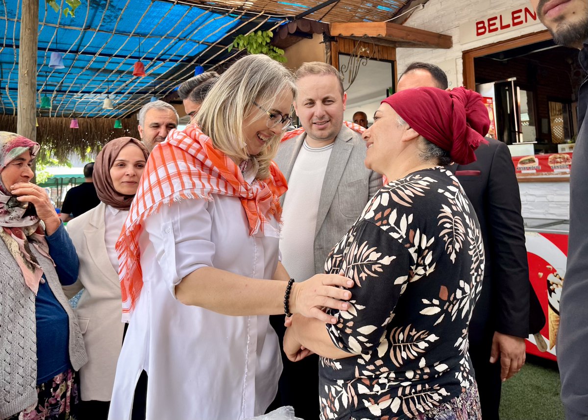 CihangirSagir's tweet photo. Belenbaşı’nda kadın çalışanlarımızı ve kadın pazarcılarımızı, kıymetli vekilimiz Ceyda Bölünmez Çankırı ile birlikte ziyaret ettik. https://t.co/fEpXnQ8QsV