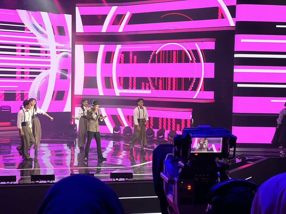 cinemagicmy's tweet image. Menghadiri #BIGSTAGEALPHA minggu suku akhir. Tak lupa juga juri jemputan pada minggu ini, Mimifly ! dengan persembahan pembukaan oleh Allan Andersn 🔥🔥🔥
#bigstage #bigstage2025