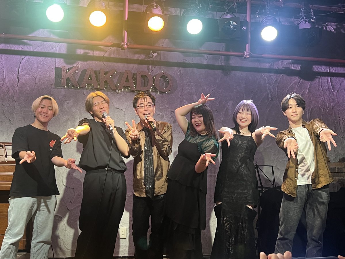 rhapsody_sp's tweet photo. 取り急ぎ、本日のライブ🎤
無事に終了しました🙌

沢山の方々のご来場、
配信📱で視聴された方々も
ありがとうございました🙇‍

気心知れた仲良しメンバーと
あたたかいお客さん✨
親切＆敏腕な会場スタッフさん👍

素敵な人たちに囲まれて
良い環境で音楽が出来てることに
心から感謝です🙏 https://t.co/0WiIv2nJj7
