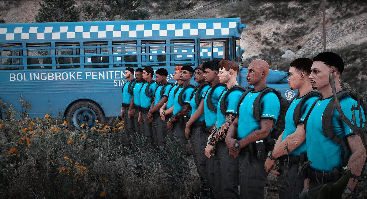 SAPD_BACKV's tweet photo. 🔥 No todos llegaron... pero todos lo intentaron.
Hoy despedimos a una generación que dejó sudor, coraje y voluntad en cada paso. Algunos se gradúan como oficiales, otros toman un nuevo rumbo… pero todos marcaron historia.

Gracias por dejar huella en esta historia. 💙👮‍♂️

#SAPD https://t.co/A6i3da7PwP