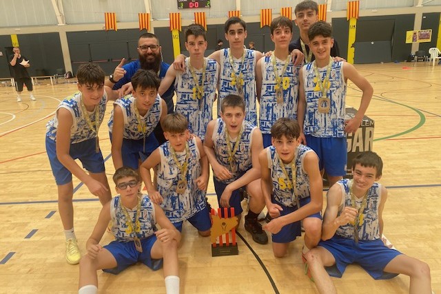FCBQ (@fcbq) on Twitter photo 🏆 Els nois de la <a href="/UEHorta/">UEHorta</a>, CAMPIONS de Catalunya Infantil Masculí Promoció en guanyar a la final de #Navarcles el <a href="/CbSalou/">CB Salou</a> (61-77). 3a posició per <a href="/bisbalbasquet/">Bisbal Bàsquet //*//</a>, que ha superat el <a href="/sedisbasquet/">AE Sedis Bàsquet</a> per 86-47. Felicitats!
📊 basquetcatala.cat/competicions/r…
➡️ basquetcatala.cat/noticies/11363 🏆 Els nois de la <a href="/UEHorta/">UEHorta</a>, CAMPIONS de Catalunya Infantil Masculí Promoció en guanyar a la final de #Navarcles el <a href="/CbSalou/">CB Salou</a> (61-77). 3a posició per <a href="/bisbalbasquet/">Bisbal Bàsquet //*//</a>, que ha superat el <a href="/sedisbasquet/">AE Sedis Bàsquet</a> per 86-47. Felicitats!
📊 basquetcatala.cat/competicions/r…
➡️ basquetcatala.cat/noticies/11363