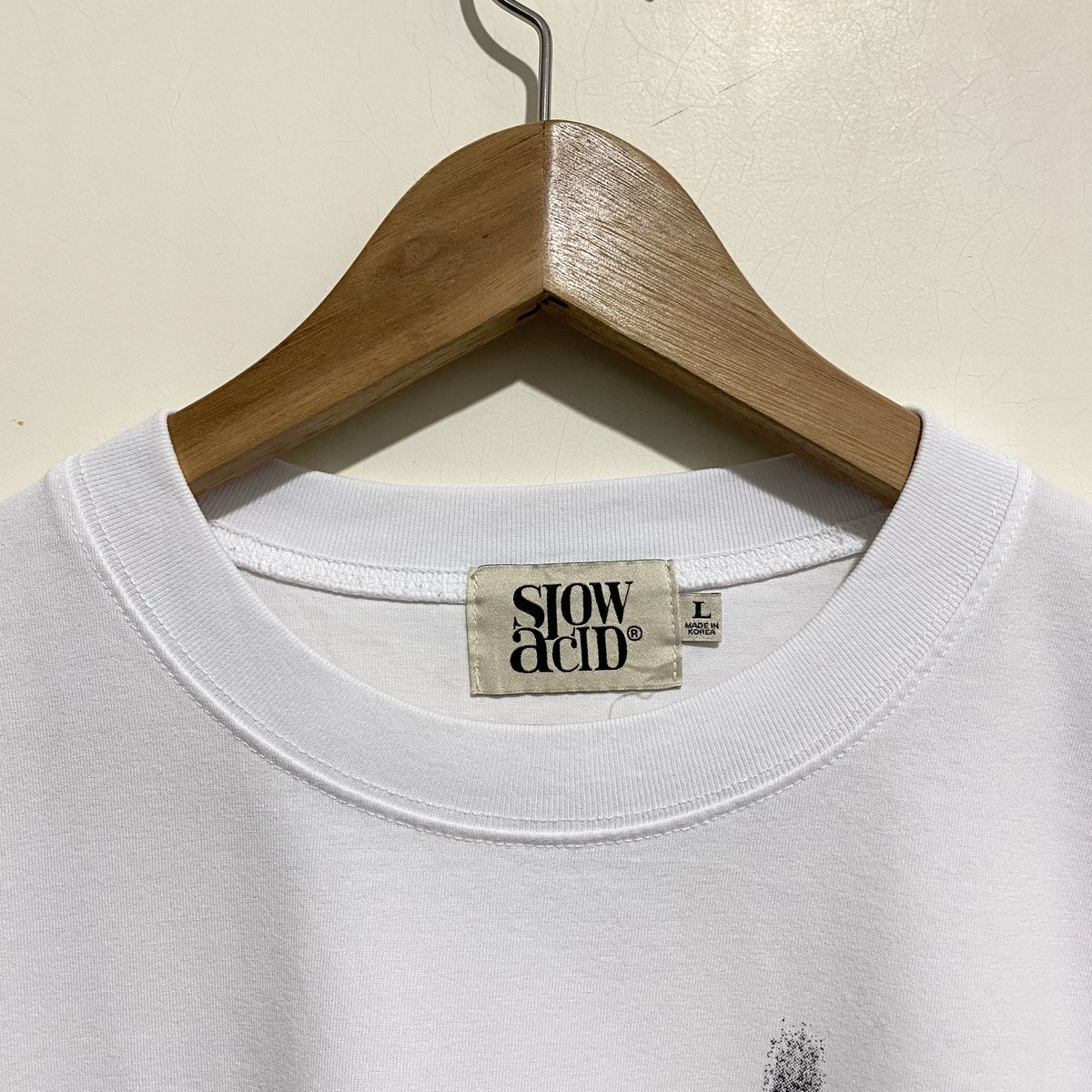 koffwhitesecond's tweet photo. SLOWACID T-SHIRT แบรนด์นี้สกรีนลายยูนิคสุดๆฟีลพ่นสี ละผ้าดีมากกก สถาพใหม่ไม่มีตำหนิ เท่มากคับ 10/10
♡ อก48 ยาว28
♡ 450 บาท ส่งฟรี
#เสื้อยืดเกาหลี #ส่งต่อเสื้อผ้า #พรีออเดอร์เกาหลี #ไอดอลใส่ #ตลาดนัดnct #ตลาดนัดENHYPEN #สเวตเตอร์เกาหลี #ตลาดนัดBUS #slowacid https://t.co/jyBmGo5XJa
