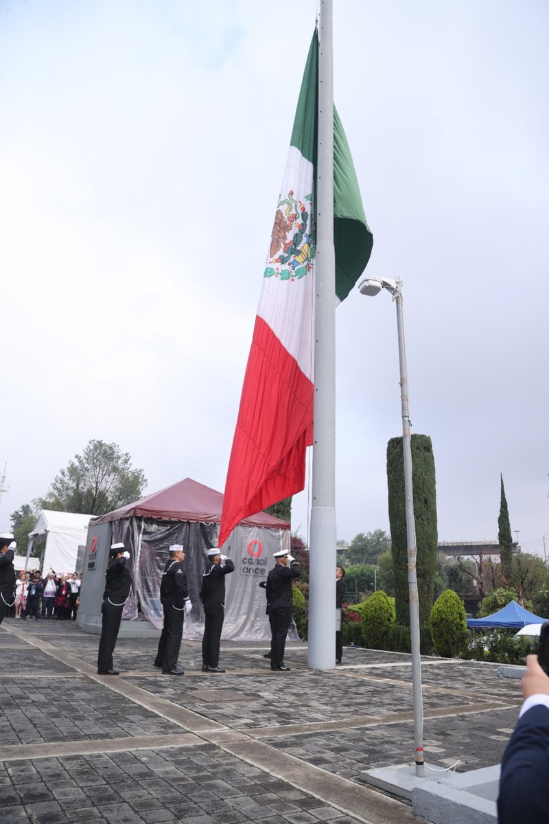 🗳️#GaleríaINE Ceremonia Cívica con motivo del inicio de la Jornada Electoral de las #Elecciones2025MX 

#INEenVIVO ▶️ youtube.com/watch?v=j56l4k…

#ElecciónJudicial #EleccionesJudiciales #EleccionesPoderJudicial