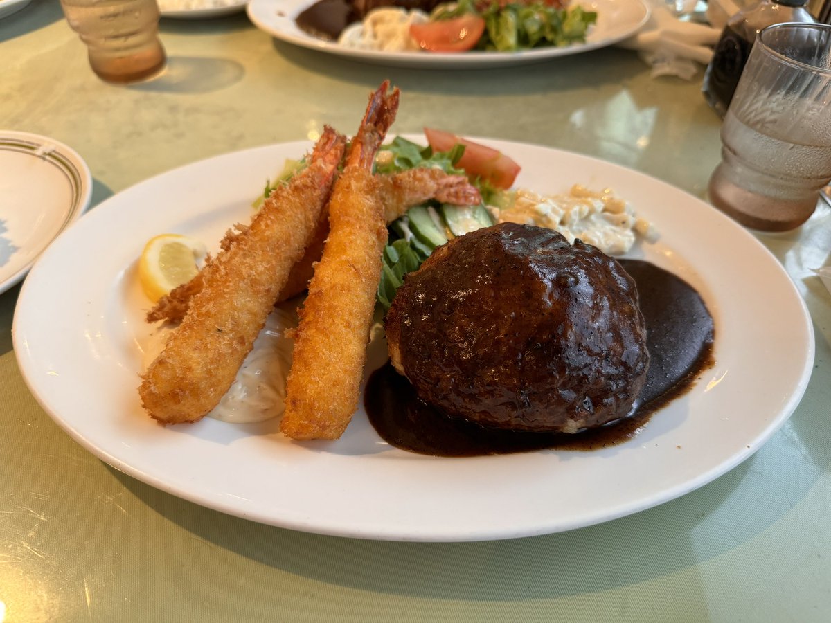 全然描けなくて体調も悪く新刊も落としてしまい一人だったら欠席していたが、今回友達がいてくれたので有り難かった　コミティア行ったらとても楽しくてめちゃくちゃ元気になってしまい面白い本もいっぱい買えて嬉しい　コミティア好きだ