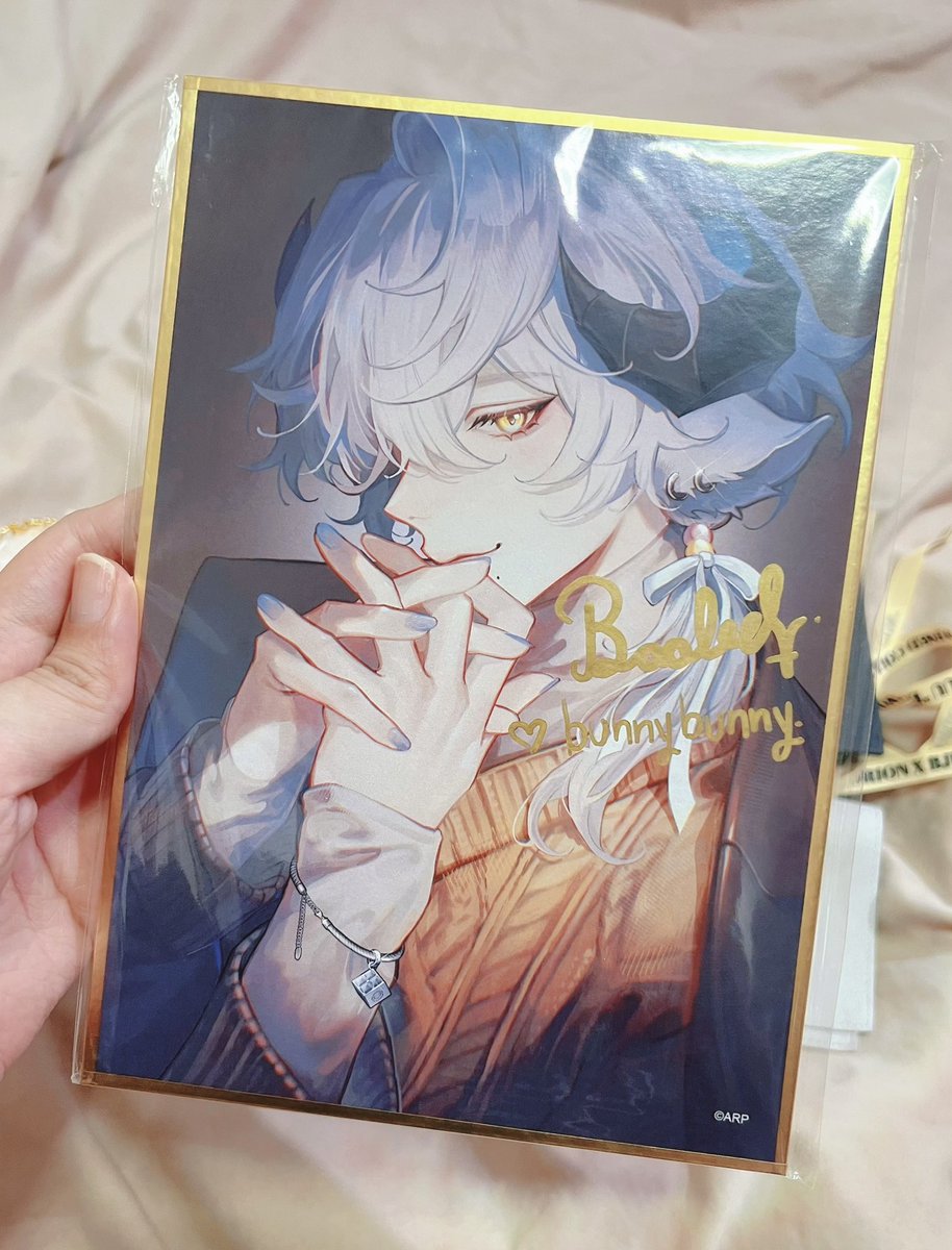 ยาใจในวันที่รถโดนชน😭 น่ารักมากเลยกั๊บ🥹 ไหนใครบอกไม่มั่นใจลายมือ ทั้งสวยทั้งน่ารักขนาดนี้ ฮื่อออ แบ๊ะชอบมากเลยค่ะะะ😭🫶🏻🐏✨ สร้อยข้อมือก็วิบ ๆ วับ ๆ เล่นแสงดีเลยยย #BaabelLamb  #Orion2ndAnni #BJUU