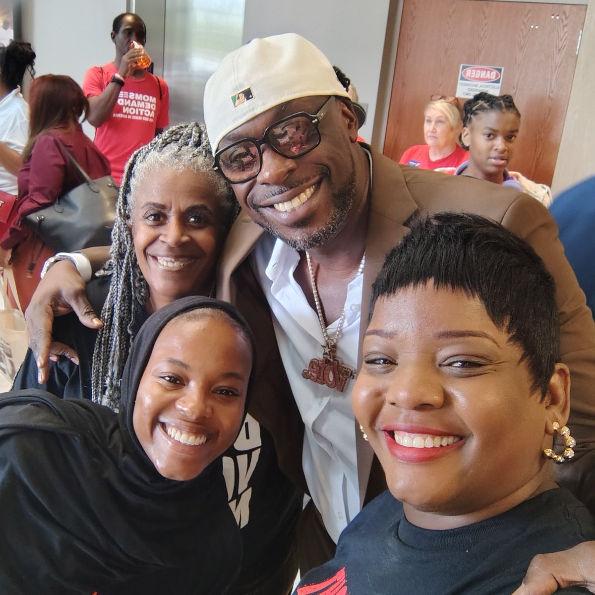 tawana_akins's tweet image. The People's MEETUP was a success yesterday and I ran into some great individuals... Keep inspiring!!!