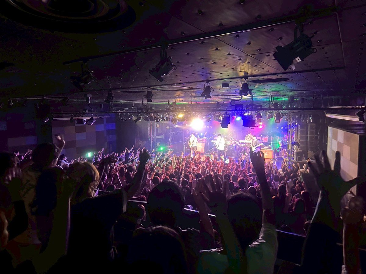 androp hoorayツアー3ヶ所目！大阪！
ありがとうございました！！
名古屋からの流れで最高のライブでした！
とにかくパビリオンでした笑
残すは仙台とファイナル川崎チッタ！

よろしくお願いします！！