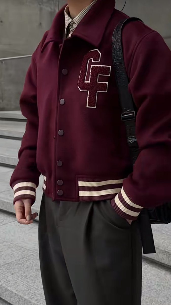 forJanC_'s tweet photo. maroon jacket and gray pants 😮‍💨

let’s appreciate janc venzon’s color and outfit matching 🤌🏻 https://t.co/bzoCPpfkLG