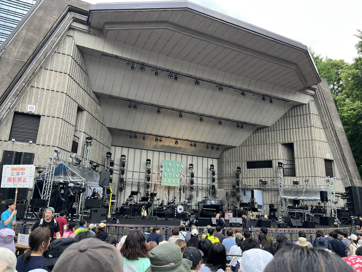 KKKs8s's tweet photo. 久しぶりに日比谷音楽祭に行って来ました😇😇
KREVAやっぱりかっけえええええええ！！！ニヤニヤしちゃったよ笑！他の演者さんも聴けて本当に豪華で心が豊かに❤️
そして最後にスペシャルMC様にまで遭遇出来て、人生のご褒美ですね😍推しと推し🥹この御恩は一生忘れません！ https://t.co/qGS5hYoSIF